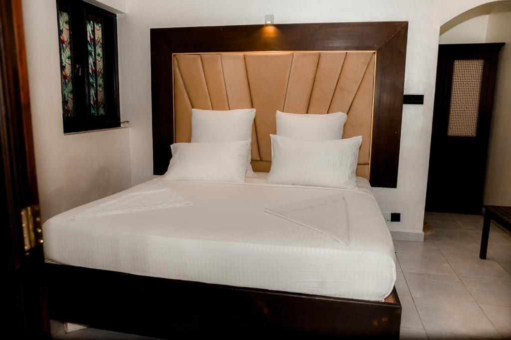 Romantic Garden Hotel 尼甘布 外观 照片