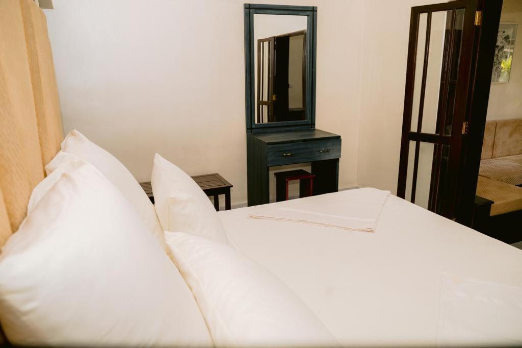 Romantic Garden Hotel 尼甘布 外观 照片