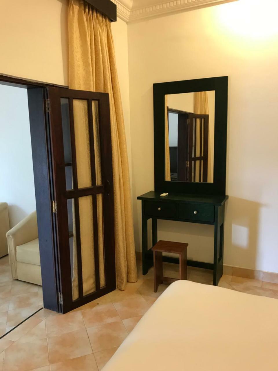 Romantic Garden Hotel 尼甘布 外观 照片